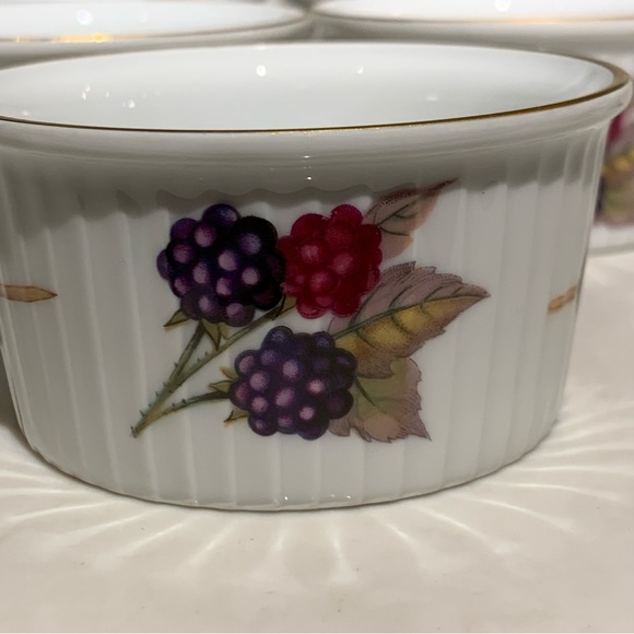 Royal Worcester Evesham Gold set of 6 Ramekins - Picture 2 of 6